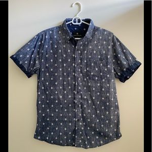 Men’s short  sleeve button down . Size L